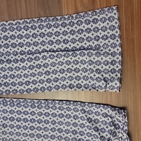 Purple diamond print flare pants - Picture 3 of 4